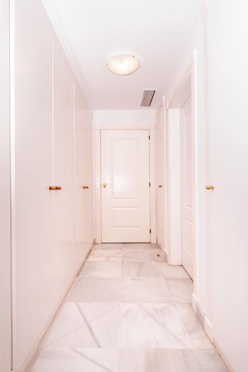 4 bedroom Apartment for sale in Estepona with pool garage - € 850,000 (Ref: 9415482)