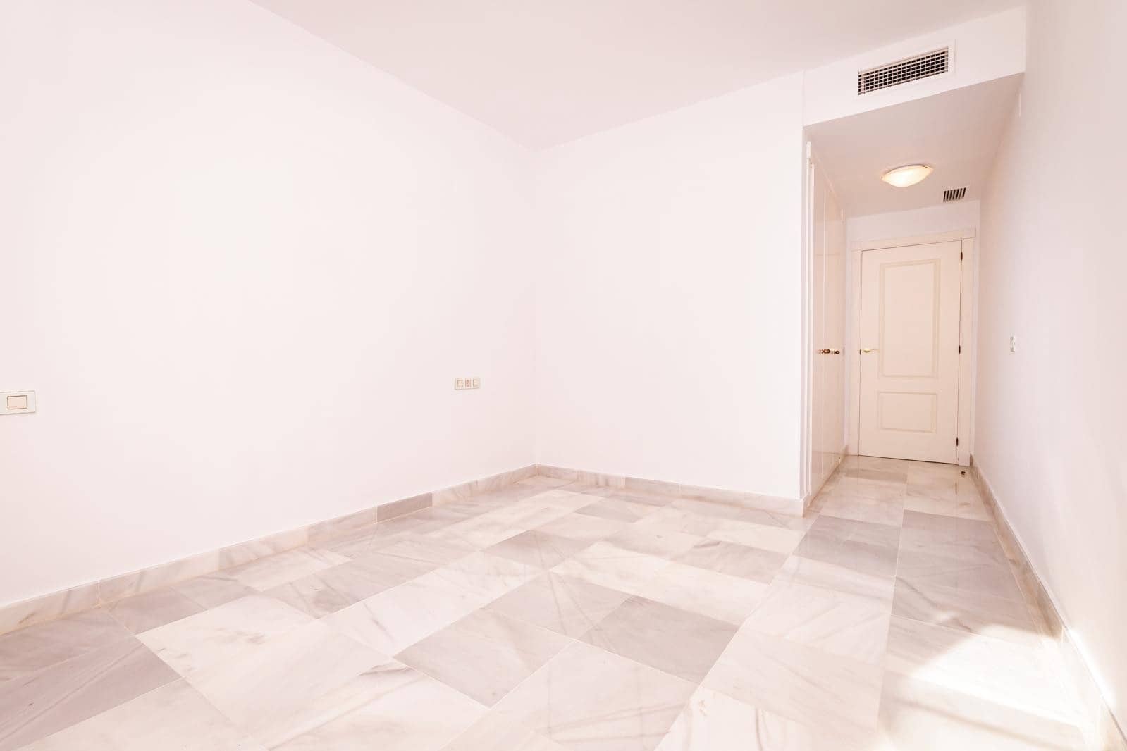 4 bedroom Apartment for sale in Estepona with pool garage - € 850,000 (Ref: 9415482)