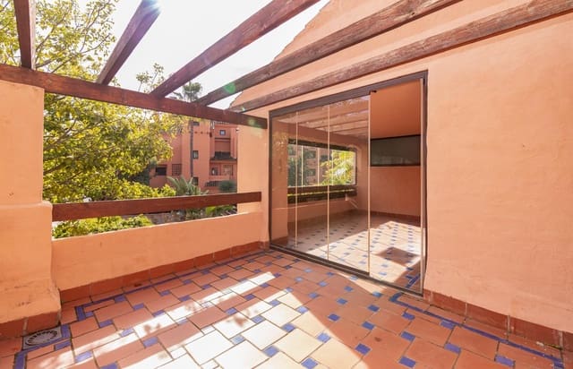 4 bedroom Apartment for sale in Estepona with pool garage - € 850,000 (Ref: 9415482)