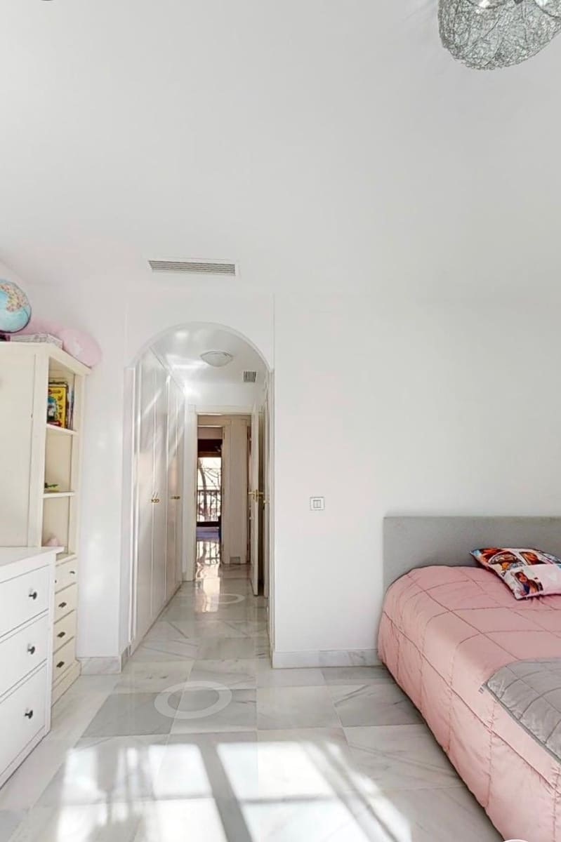 4 soveværelse Lejlighed til salg i Estepona med swimmingpool garage - € 850.000 (Ref: 9415482)