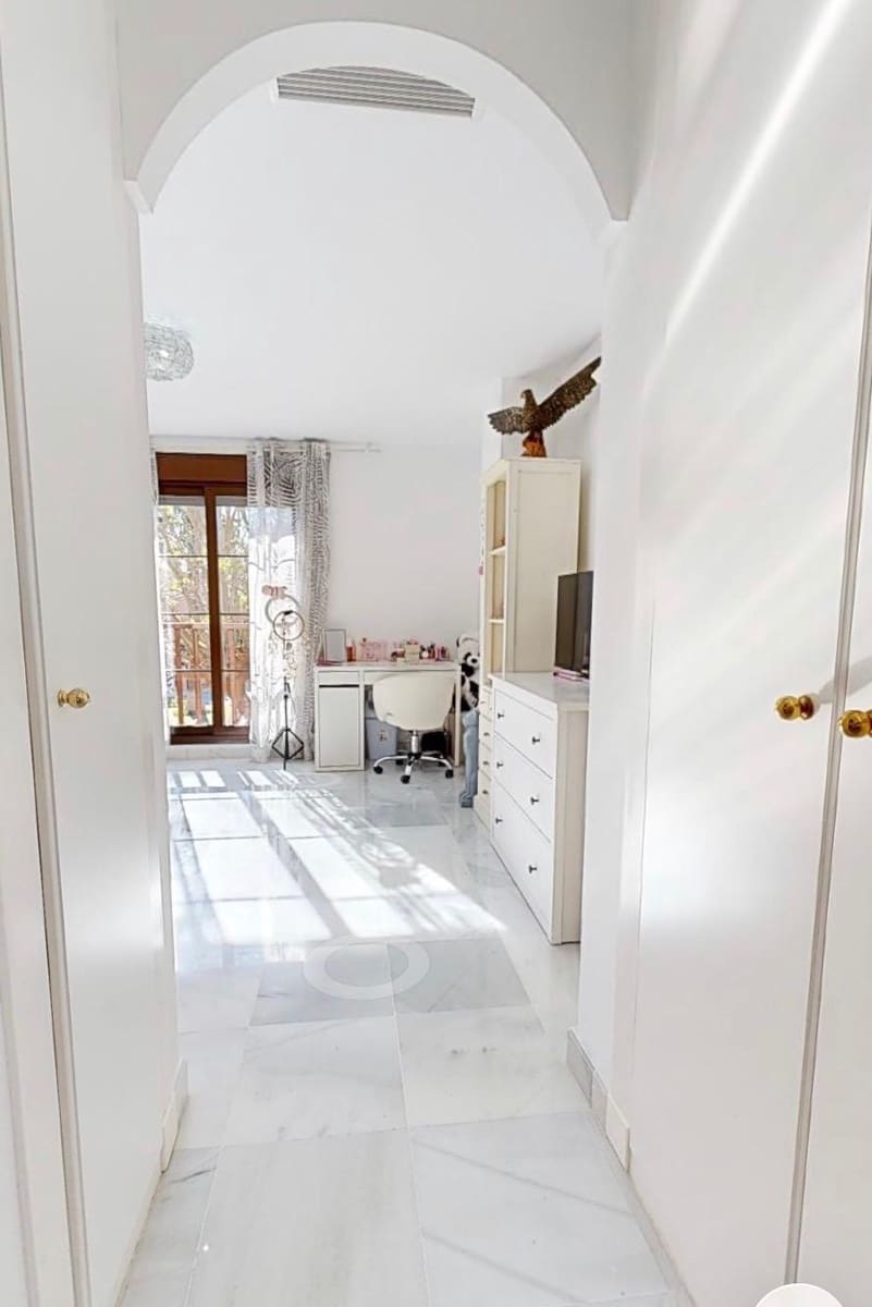 4 soveværelse Lejlighed til salg i Estepona med swimmingpool garage - € 850.000 (Ref: 9415482)