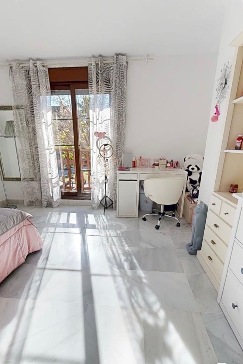 4 soveværelse Lejlighed til salg i Estepona med swimmingpool garage - € 850.000 (Ref: 9415482)