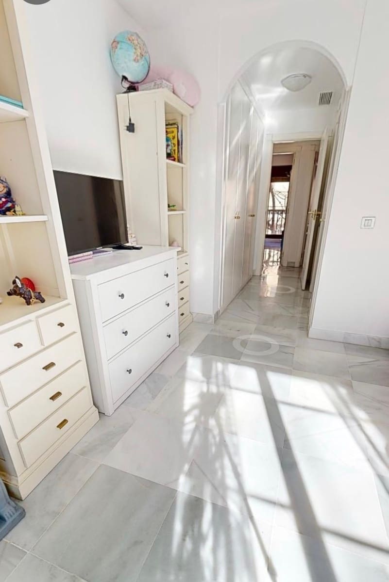 4 soveværelse Lejlighed til salg i Estepona med swimmingpool garage - € 850.000 (Ref: 9415482)