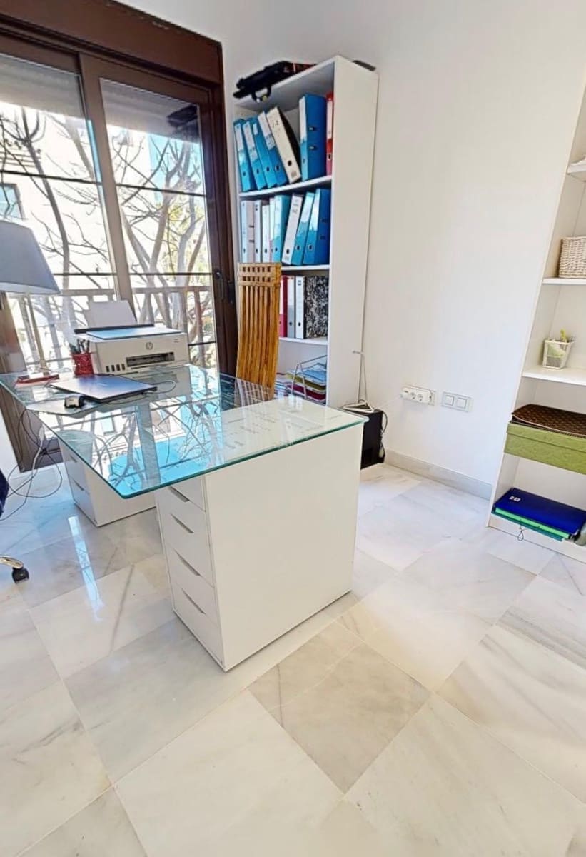 4 soveværelse Lejlighed til salg i Estepona med swimmingpool garage - € 850.000 (Ref: 9415482)