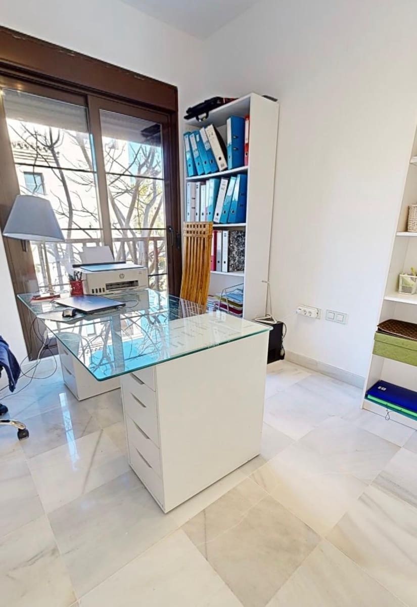 4 soveværelse Lejlighed til salg i Estepona med swimmingpool garage - € 850.000 (Ref: 9415482)