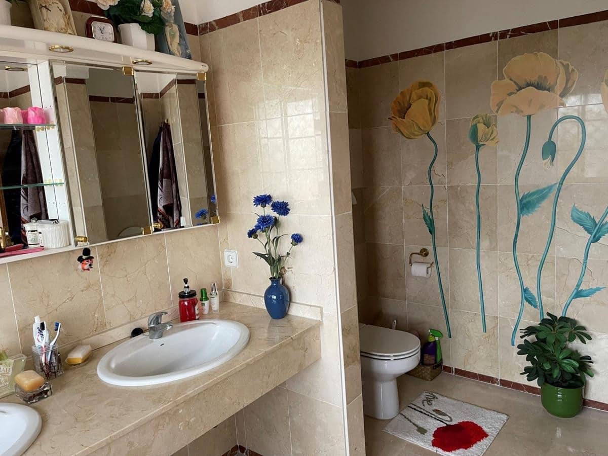 Chalet de 3 habitaciones en Estepona en venta con piscina garaje - 680.000 € (Ref: 9436734)