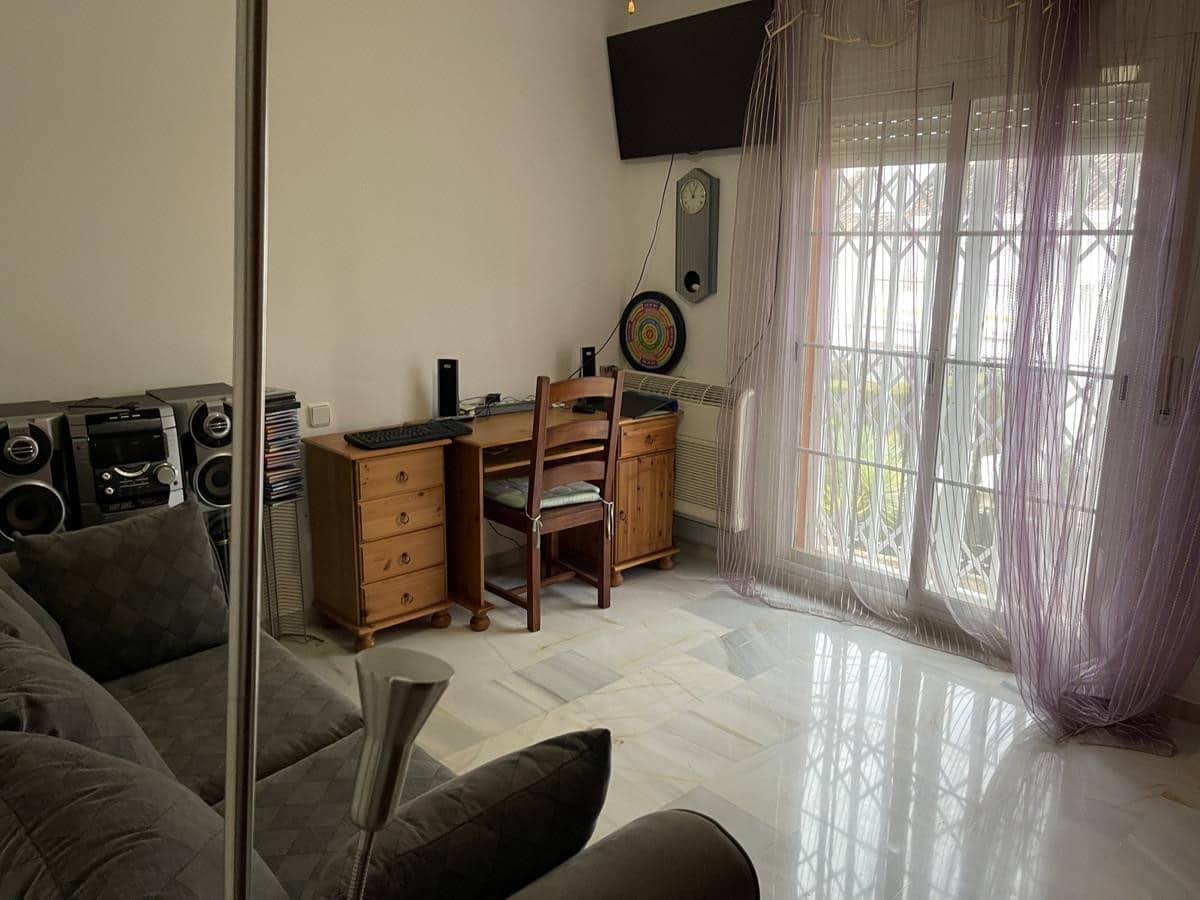 Chalet de 3 habitaciones en Estepona en venta con piscina garaje - 680.000 € (Ref: 9436734)