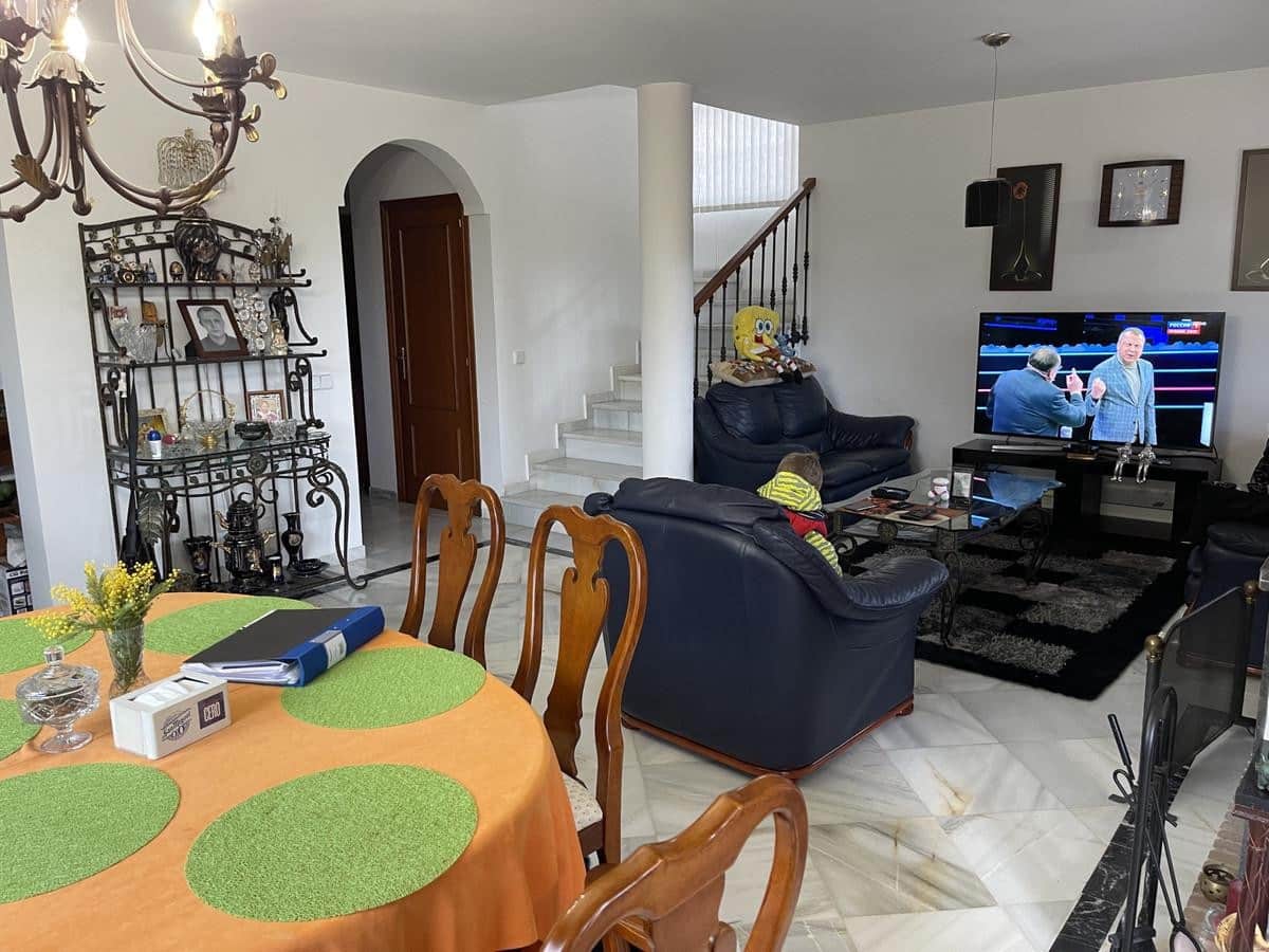 Chalet de 3 habitaciones en Estepona en venta con piscina garaje - 680.000 € (Ref: 9436734)