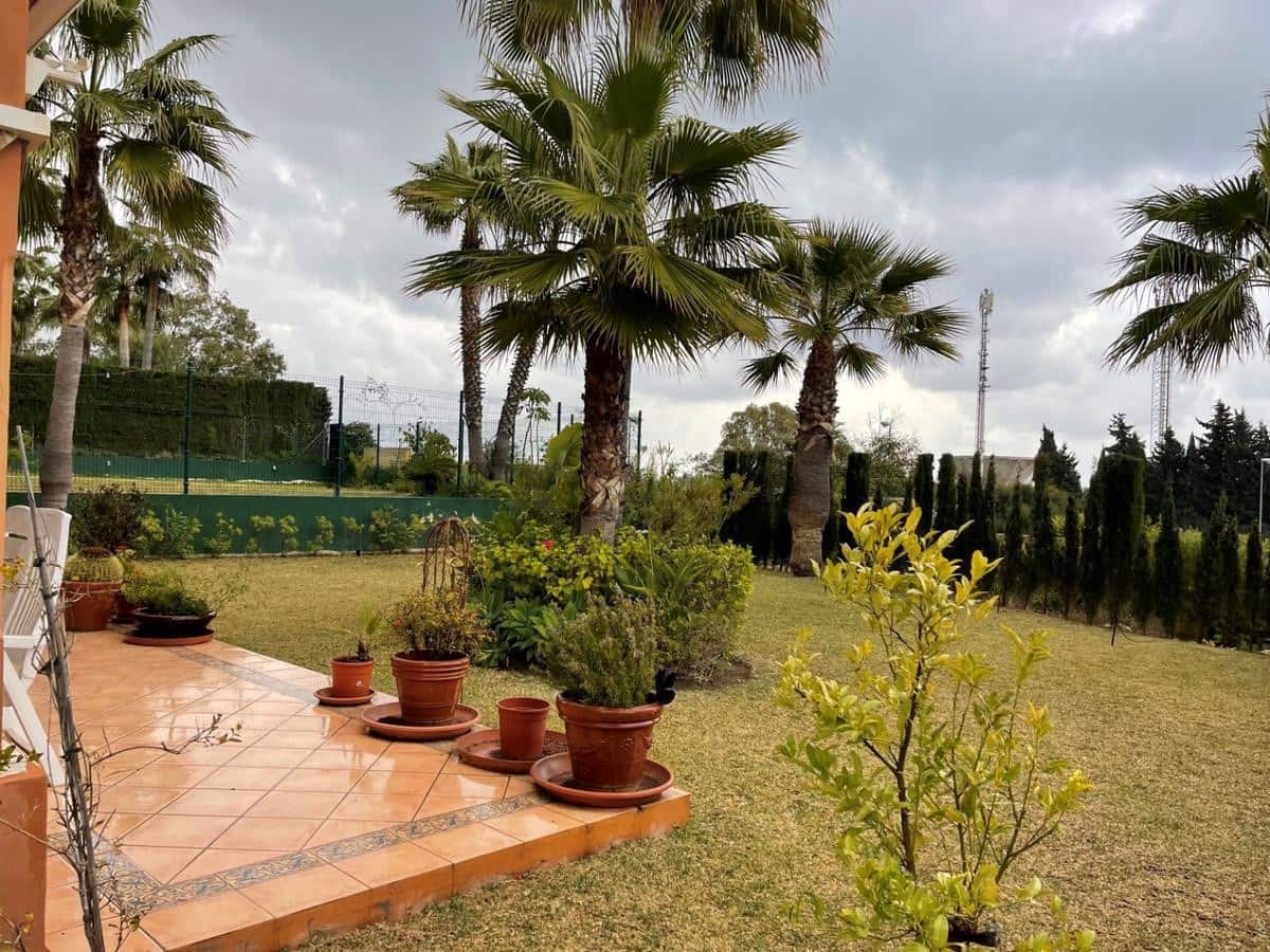 Chalet de 3 habitaciones en Estepona en venta con piscina garaje - 680.000 € (Ref: 9436734)