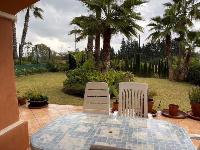 3 Zimmer Villa zu verkaufen in Estepona mit Pool Garage - 680.000 € (Ref: 9436734)