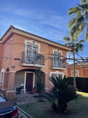 3 Zimmer Villa zu verkaufen in Estepona mit Pool Garage - 680.000 € (Ref: 9436734)