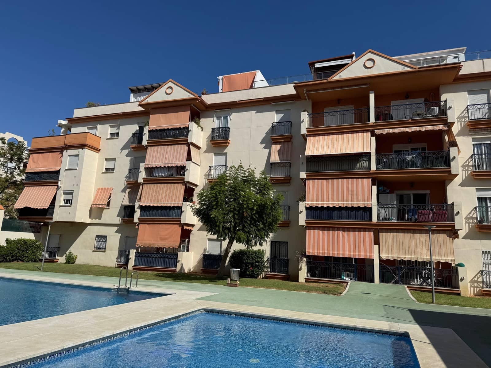 4 slaapkamer Penthouse te koop in Estepona met zwembad garage - € 710.000 (Ref: 9494293)
