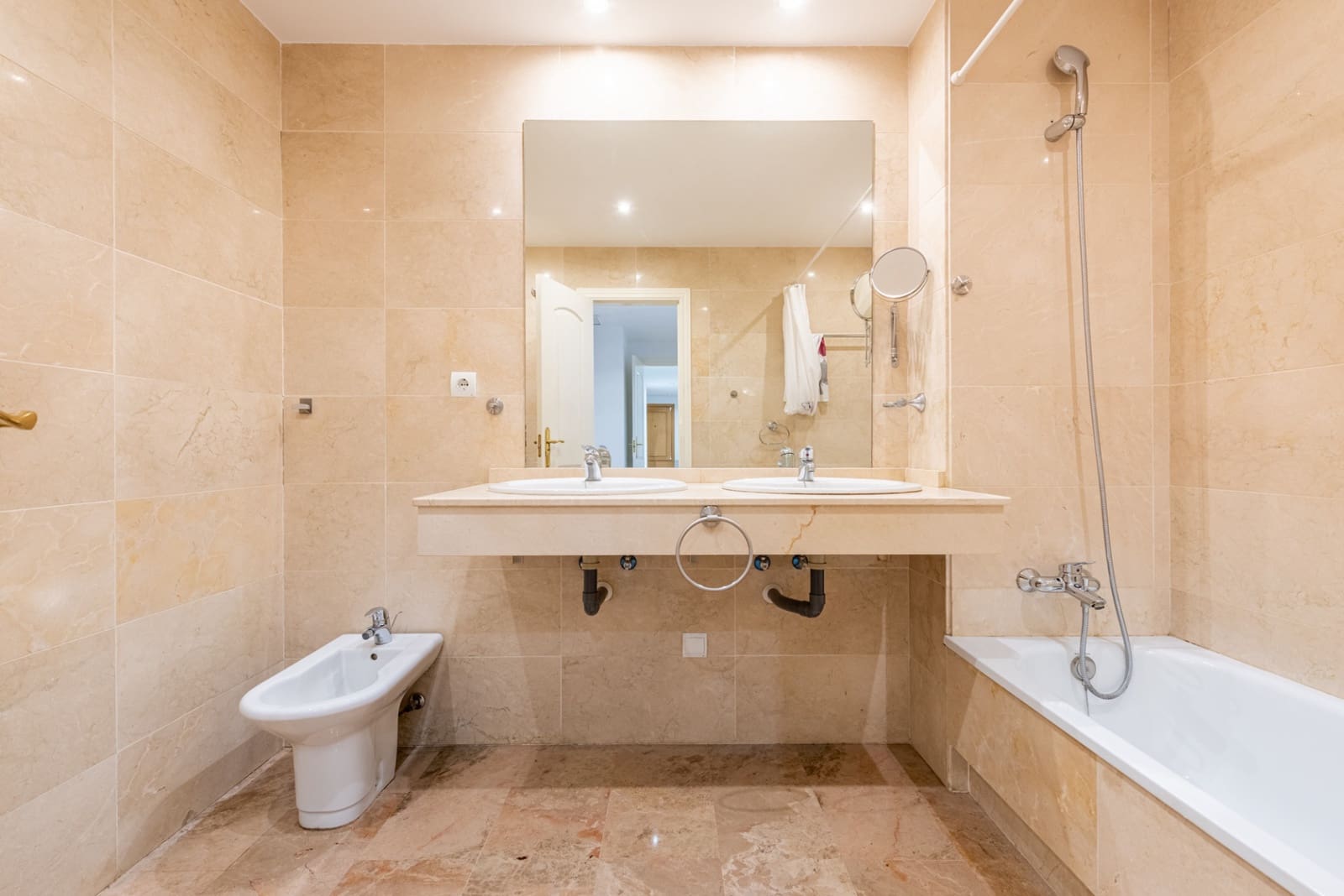 2 bedroom Apartment for sale in San Pedro de Alcantara with pool garage - € 550,000 (Ref: 9508390)