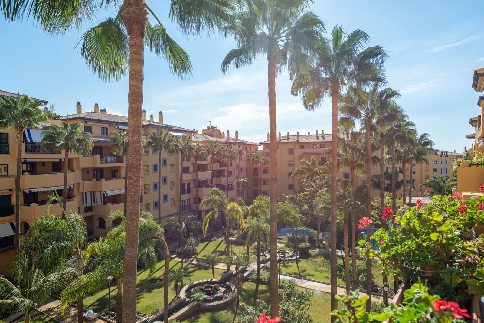 2 bedroom Apartment for sale in San Pedro de Alcantara with pool garage - € 550,000 (Ref: 9508390)