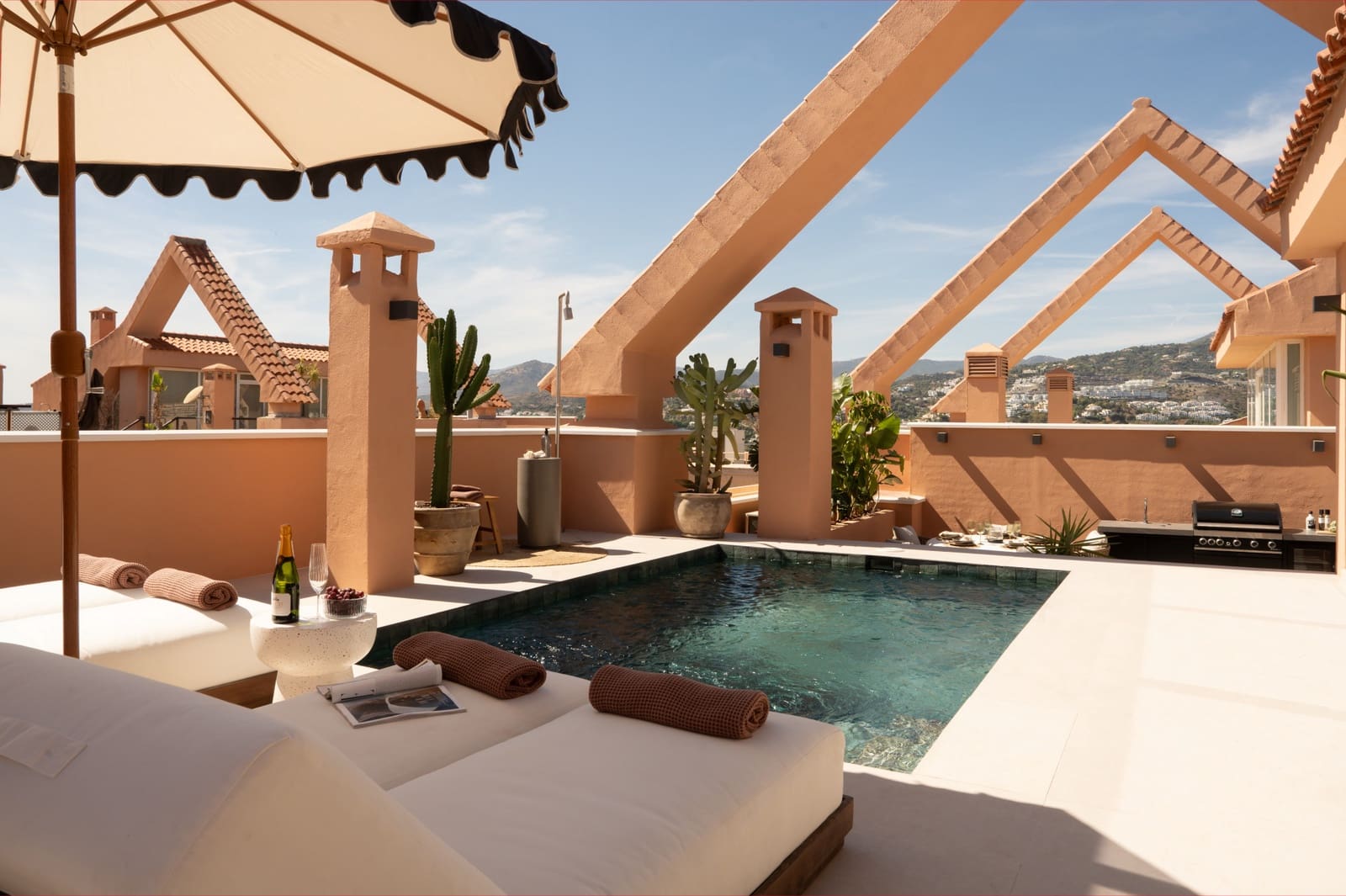 3 soverom Penthouse til salgs i Marbella med svømmebasseng garasje - € 2 695 000 (Ref: 9512089)