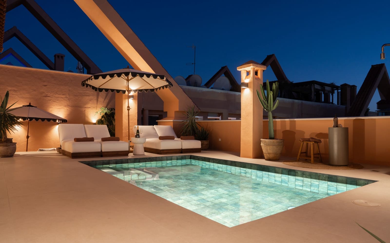 3 bedroom Penthouse for sale in Marbella with pool garage - € 2,695,000 (Ref: 9512089)