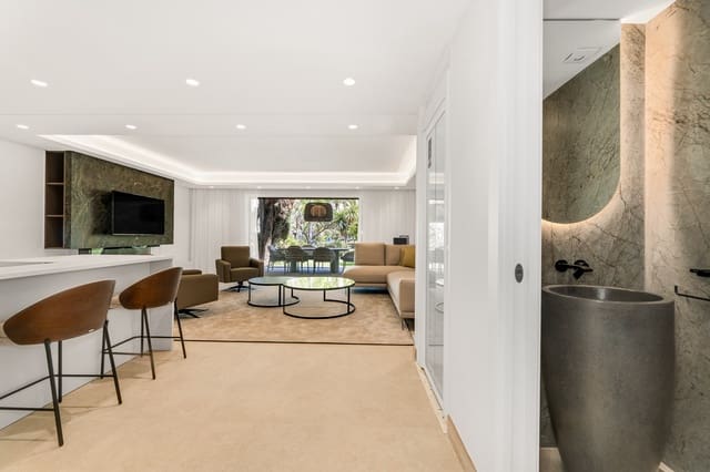 4 quarto Casa em Banda para venda em El Velerín, Estepona com piscina garagem - 2 599 000 € (Ref: 9529447)