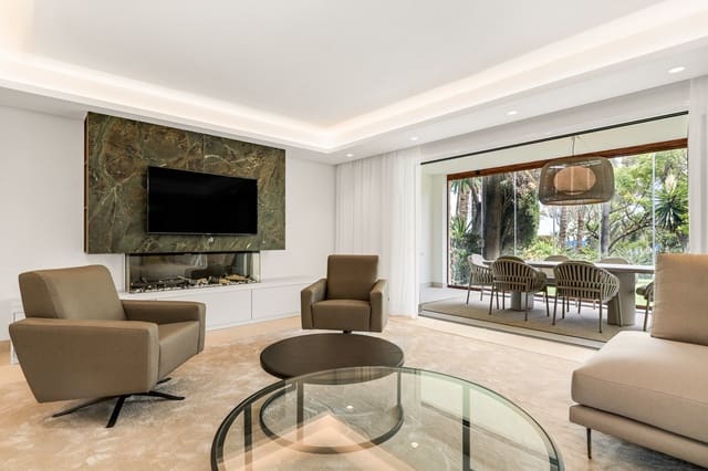 4 quarto Casa em Banda para venda em El Velerín, Estepona com piscina garagem - 2 599 000 € (Ref: 9529447)