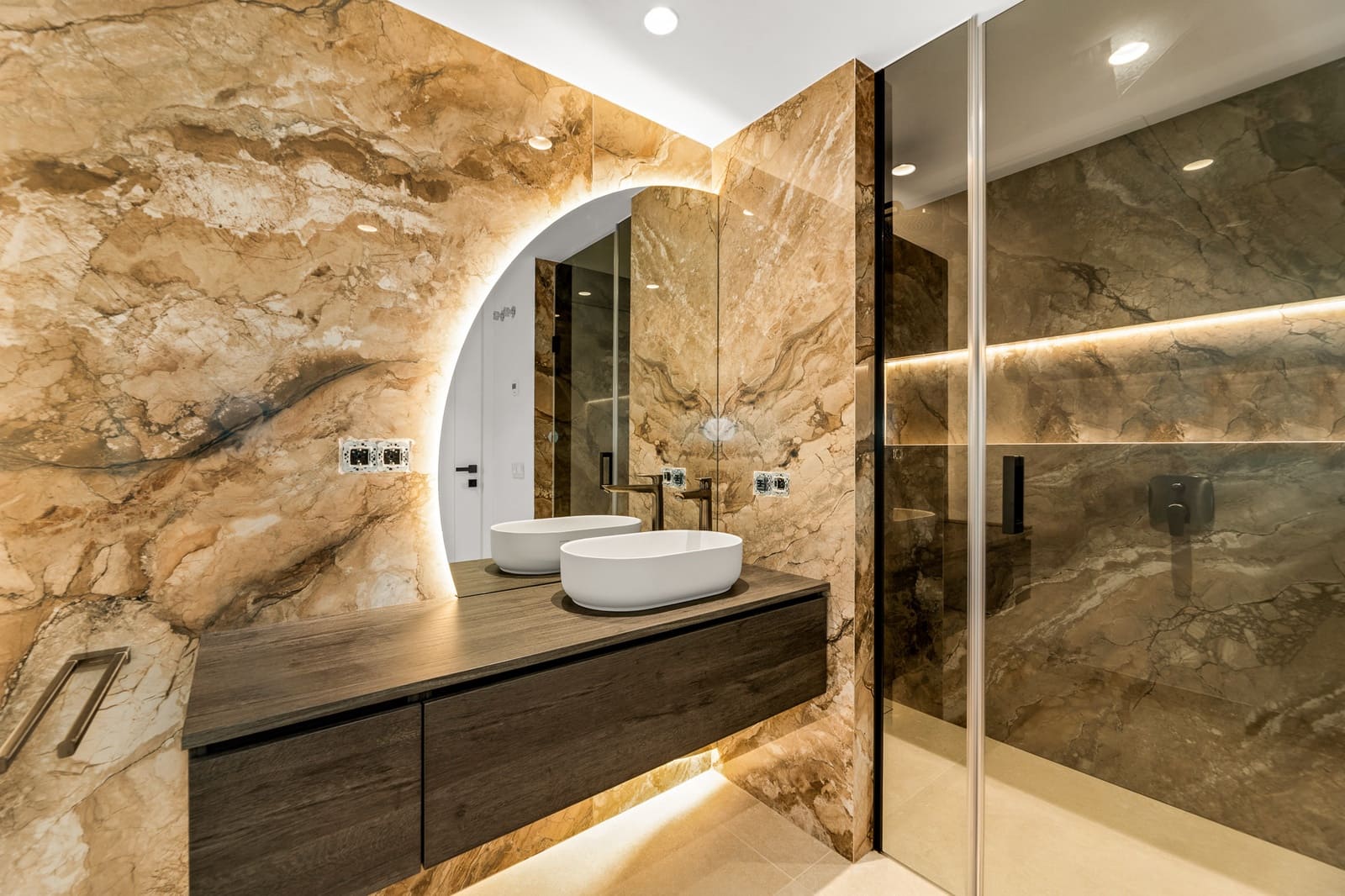 4 quarto Casa em Banda para venda em El Velerin com piscina garagem - 2 599 000 € (Ref: 9529447)