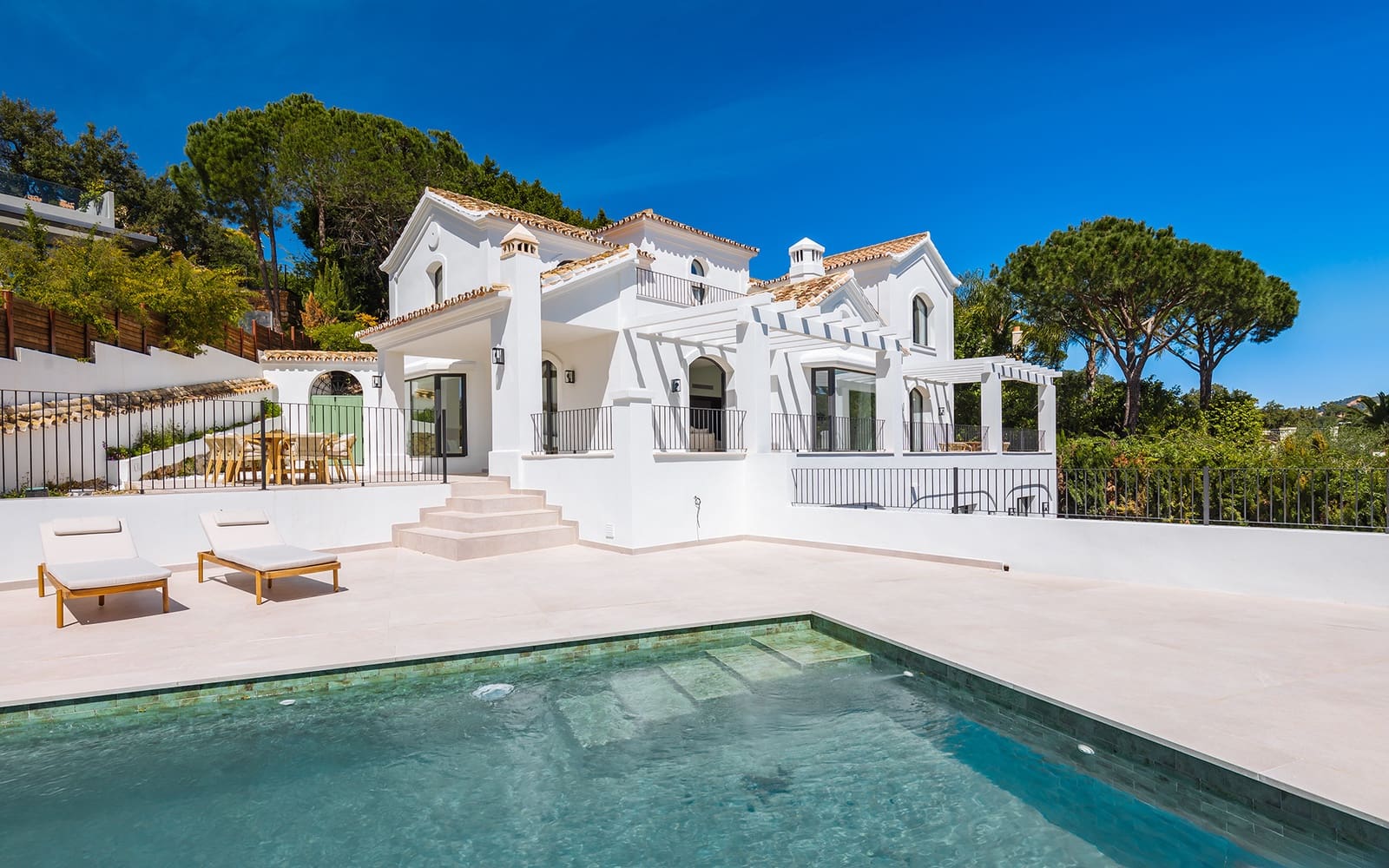 5 bedroom Villa for sale in El Madronal with pool garage - € 3,985,000 (Ref: 9543070)