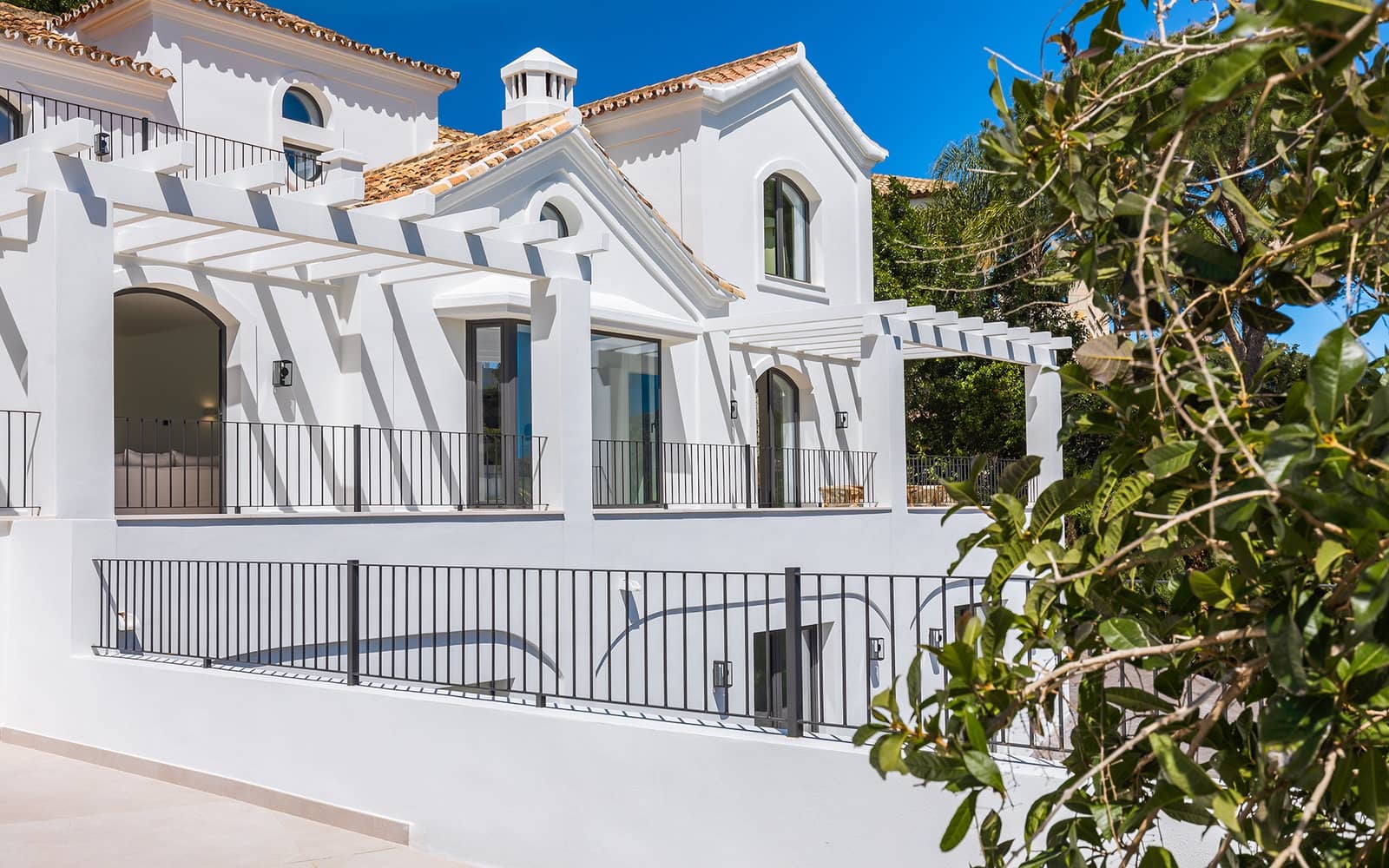 5 bedroom Villa for sale in El Madronal with pool garage - € 3,985,000 (Ref: 9543070)