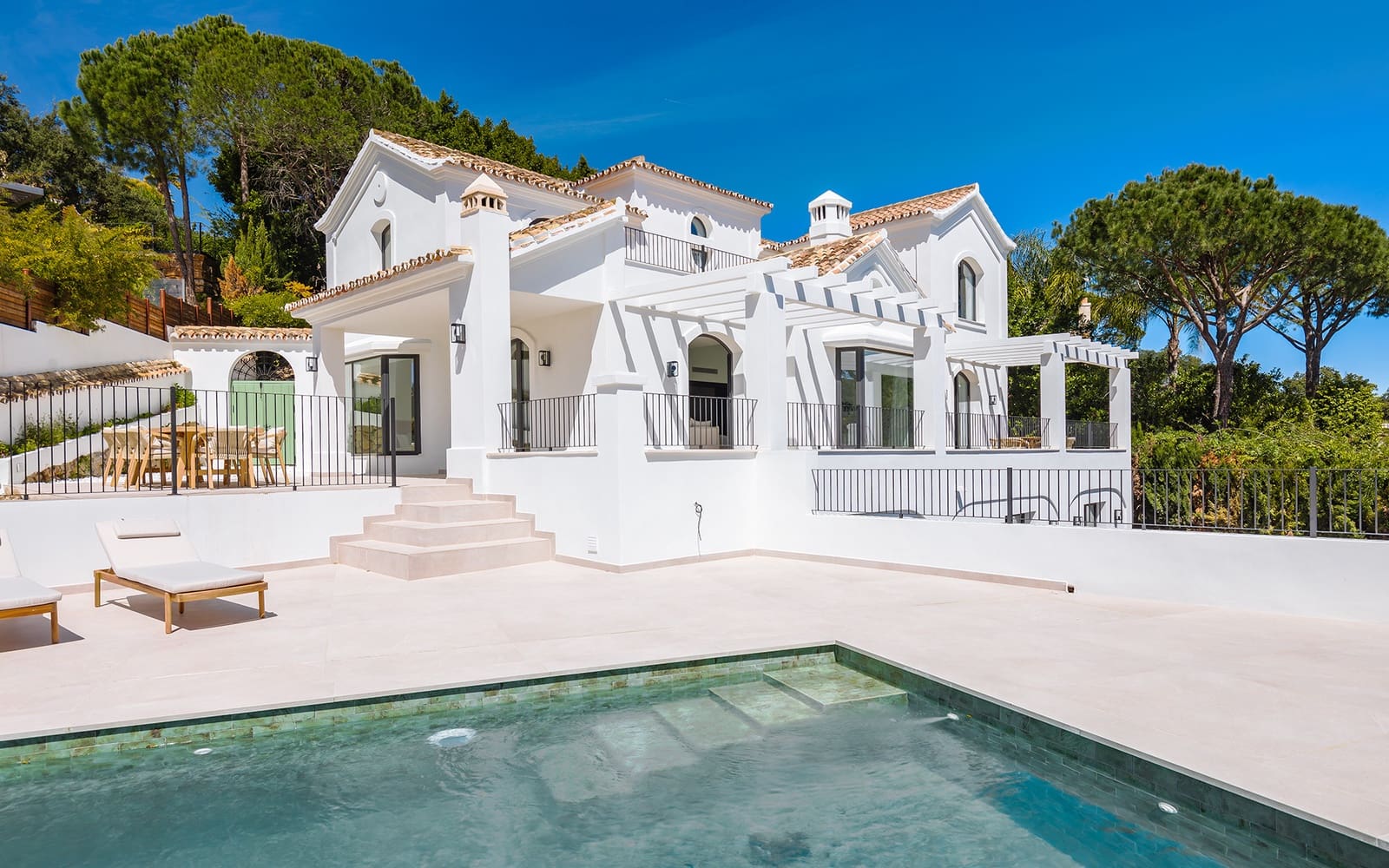 5 bedroom Villa for sale in El Madronal with pool garage - € 3,985,000 (Ref: 9543070)