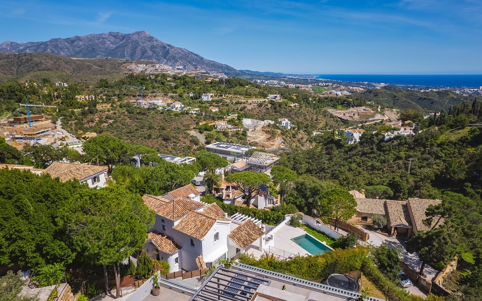 5 bedroom Villa for sale in El Madronal with pool garage - € 3,985,000 (Ref: 9543070)