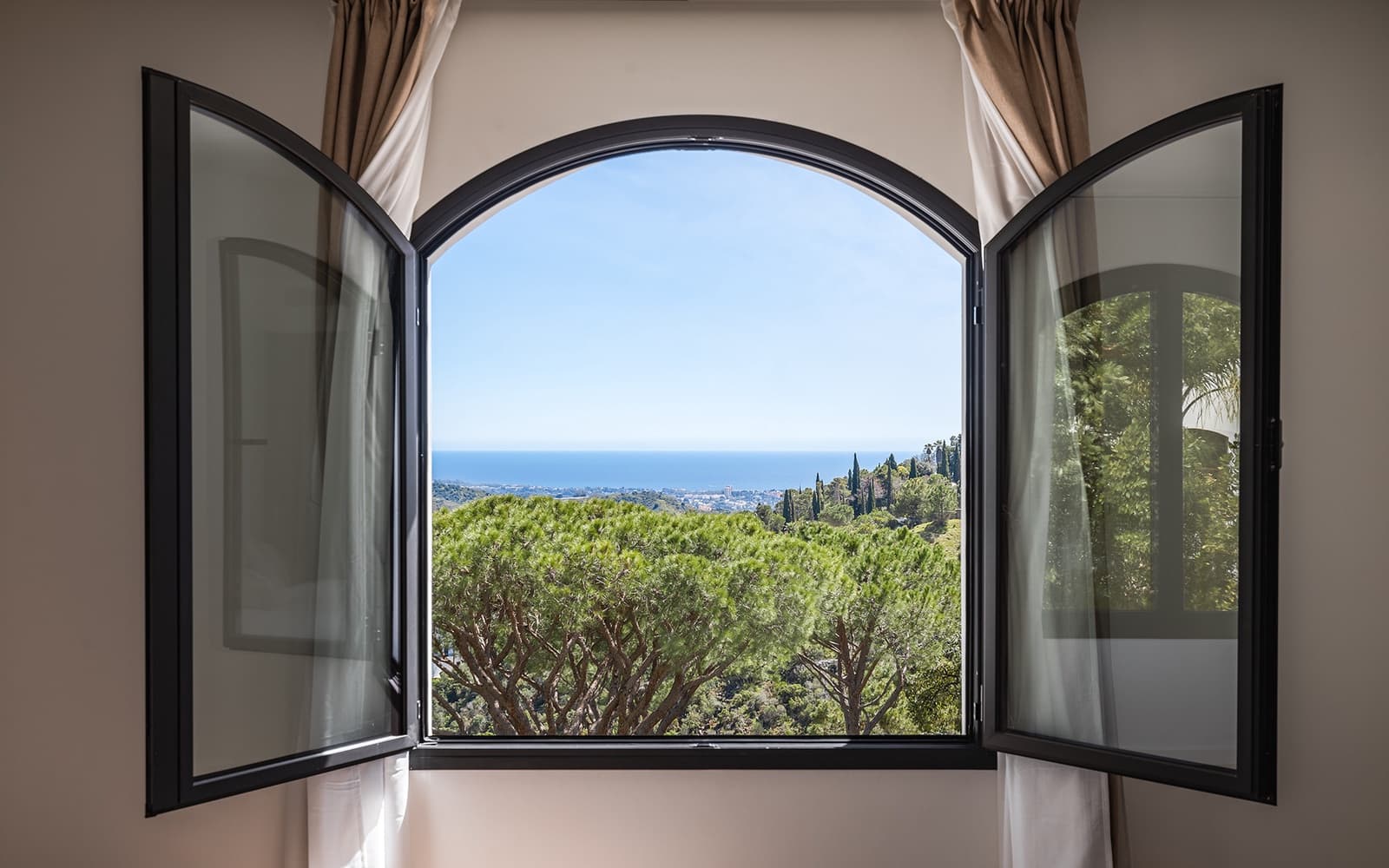 5 bedroom Villa for sale in El Madronal with pool garage - € 3,985,000 (Ref: 9543070)