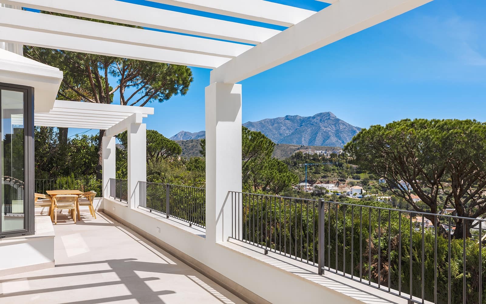 5 bedroom Villa for sale in El Madronal with pool garage - € 3,985,000 (Ref: 9543070)