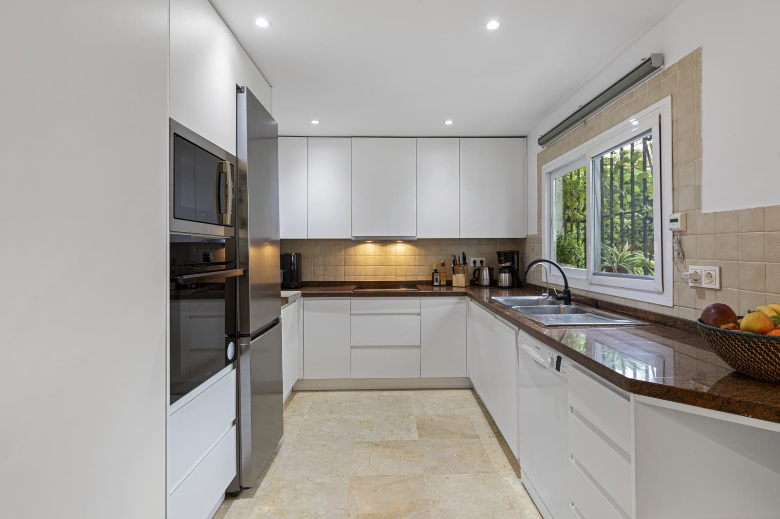 3 soveværelse Semi-Rækkehus til salg i New Golden Mile med swimmingpool garage - € 480.000 (Ref: 9560922)