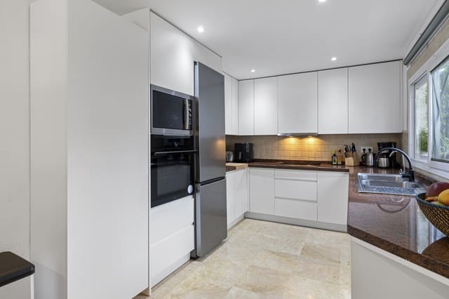 3 soveværelse Semi-Rækkehus til salg i Nueva Atalaya, Estepona med swimmingpool garage - € 480.000 (Ref: 9560922)