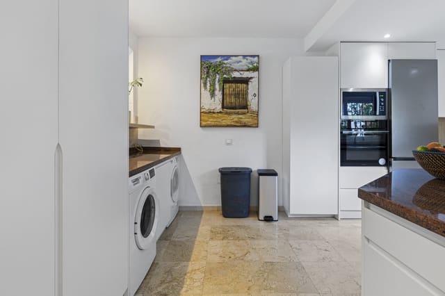 3 soveværelse Semi-Rækkehus til salg i Nueva Atalaya, Estepona med swimmingpool garage - € 480.000 (Ref: 9560922)