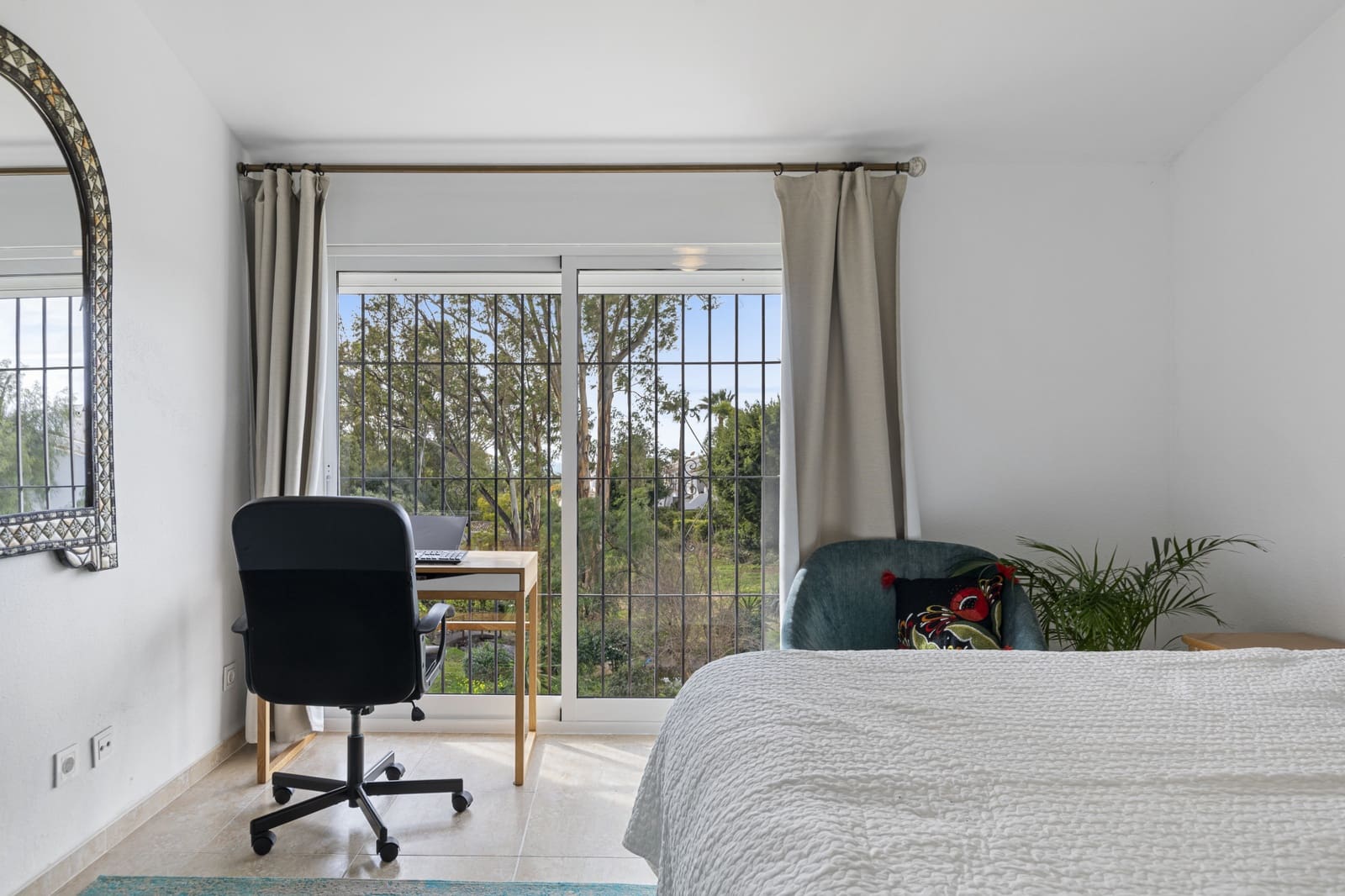 3 soveværelse Semi-Rækkehus til salg i New Golden Mile med swimmingpool garage - € 480.000 (Ref: 9560922)