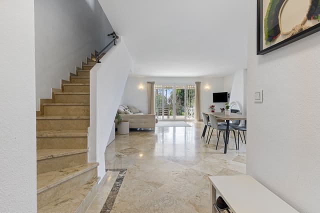 3 soveværelse Semi-Rækkehus til salg i Nueva Atalaya, Estepona med swimmingpool garage - € 480.000 (Ref: 9560922)