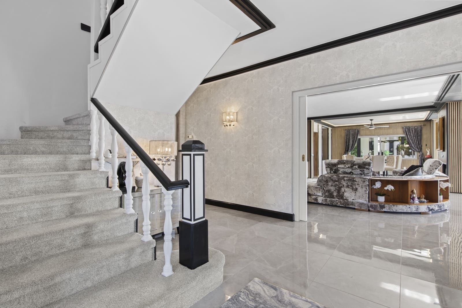 5 bedroom Villa for sale in Estepona with pool garage - € 4,150,000 (Ref: 9627232)