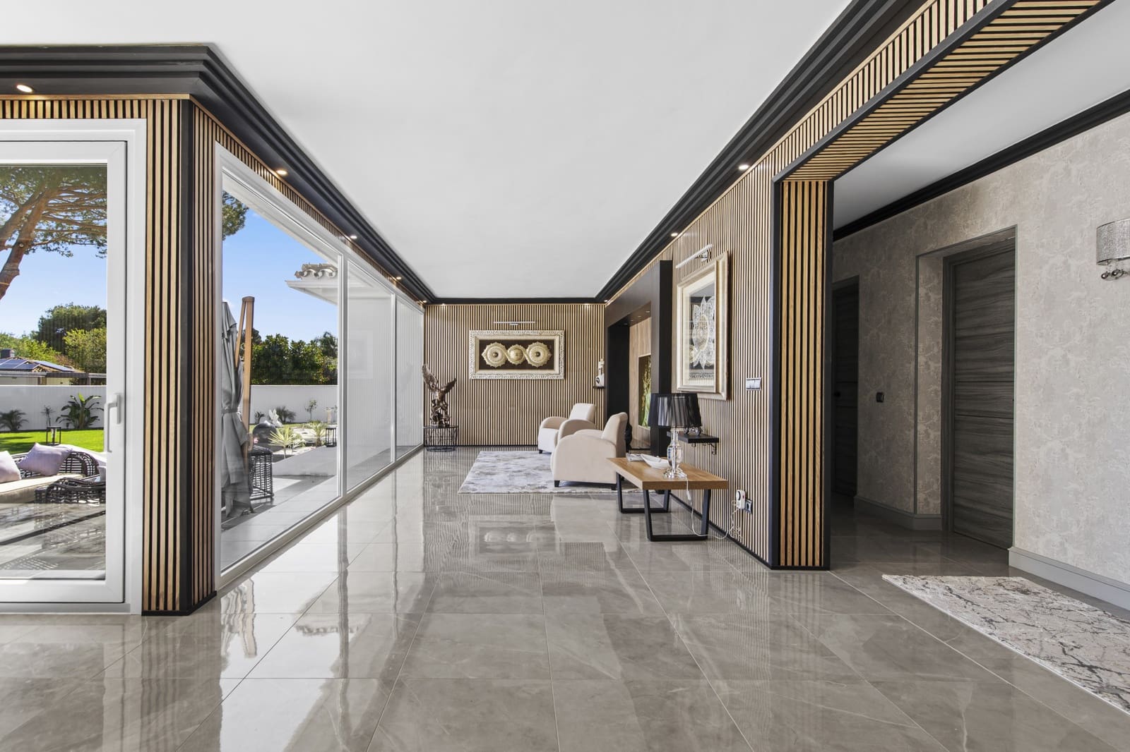 5 bedroom Villa for sale in Estepona with pool garage - € 4,150,000 (Ref: 9627232)