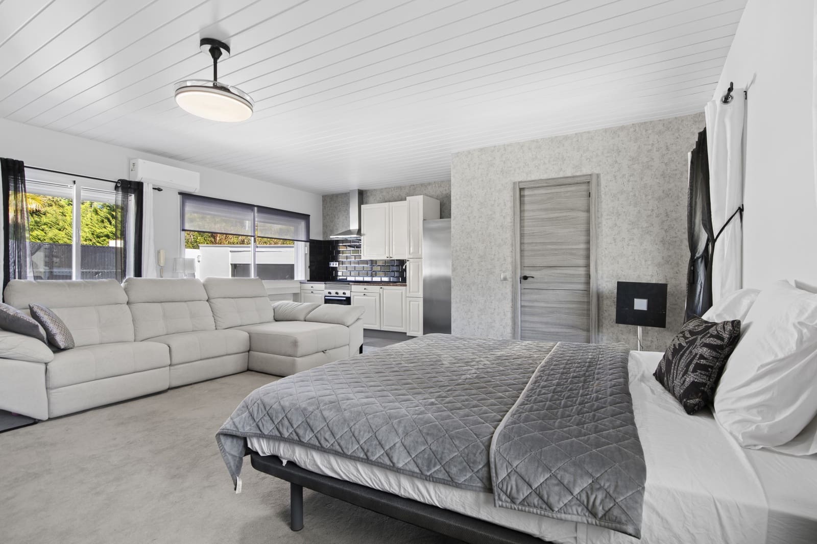 5 bedroom Villa for sale in Estepona with pool garage - € 4,150,000 (Ref: 9627232)