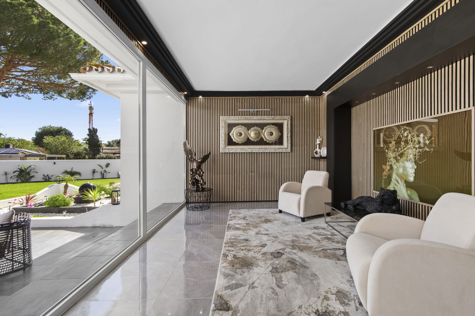 5 bedroom Villa for sale in Estepona with pool garage - € 4,150,000 (Ref: 9627232)