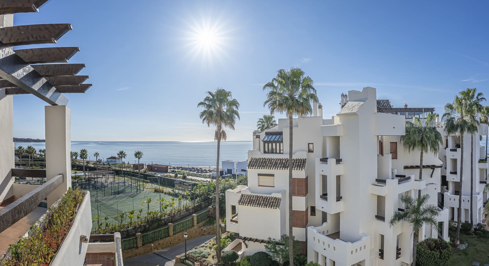 3 quarto Apartamento para venda em Estepona com piscina garagem - 1 995 000 € (Ref: 9647717)