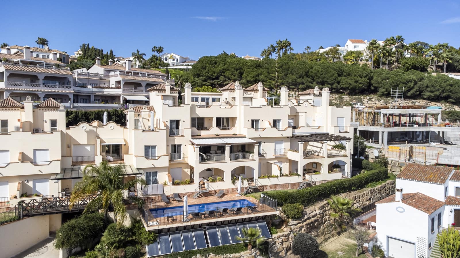 4 quarto Penthouse para venda em Benahavis com piscina garagem - 2 650 000 € (Ref: 9669987)