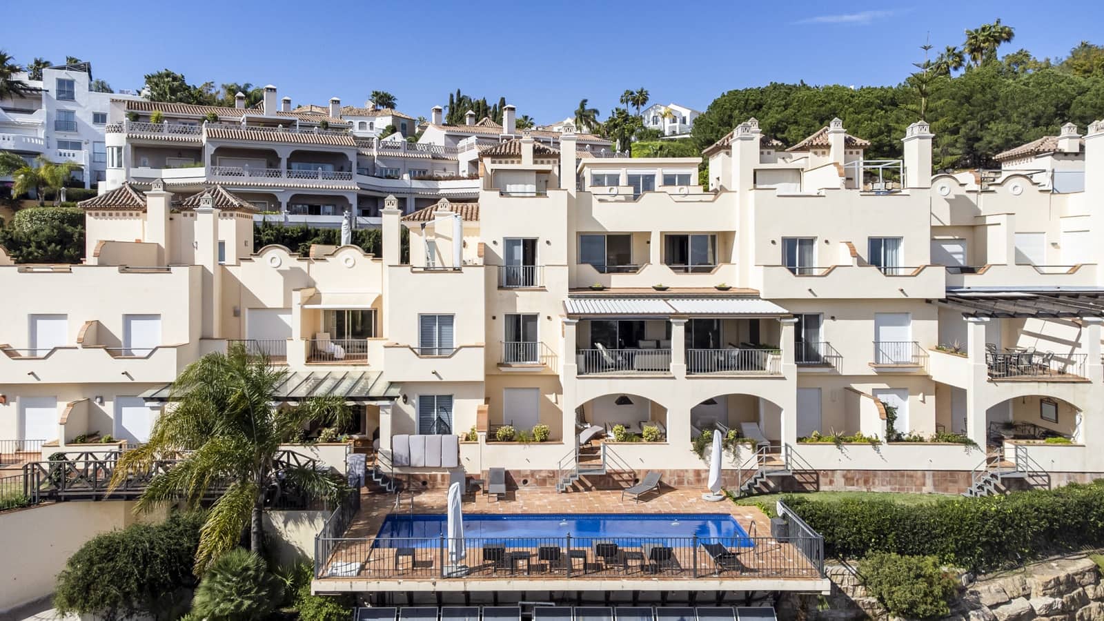 4 quarto Penthouse para venda em Benahavis com piscina garagem - 2 650 000 € (Ref: 9669987)