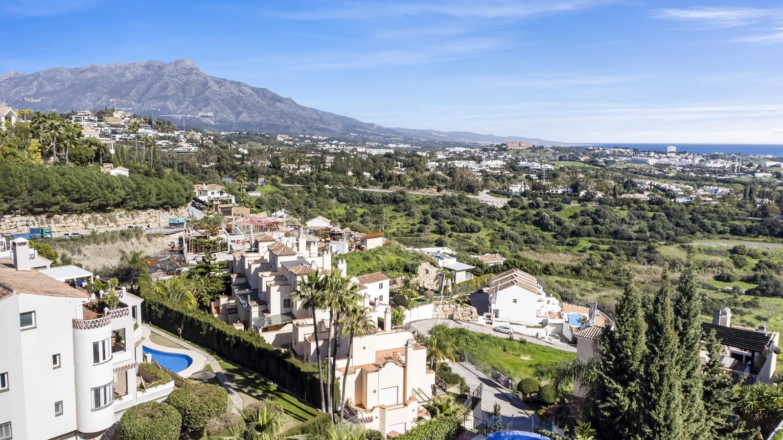 4 quarto Penthouse para venda em Benahavis com piscina garagem - 2 650 000 € (Ref: 9669987)