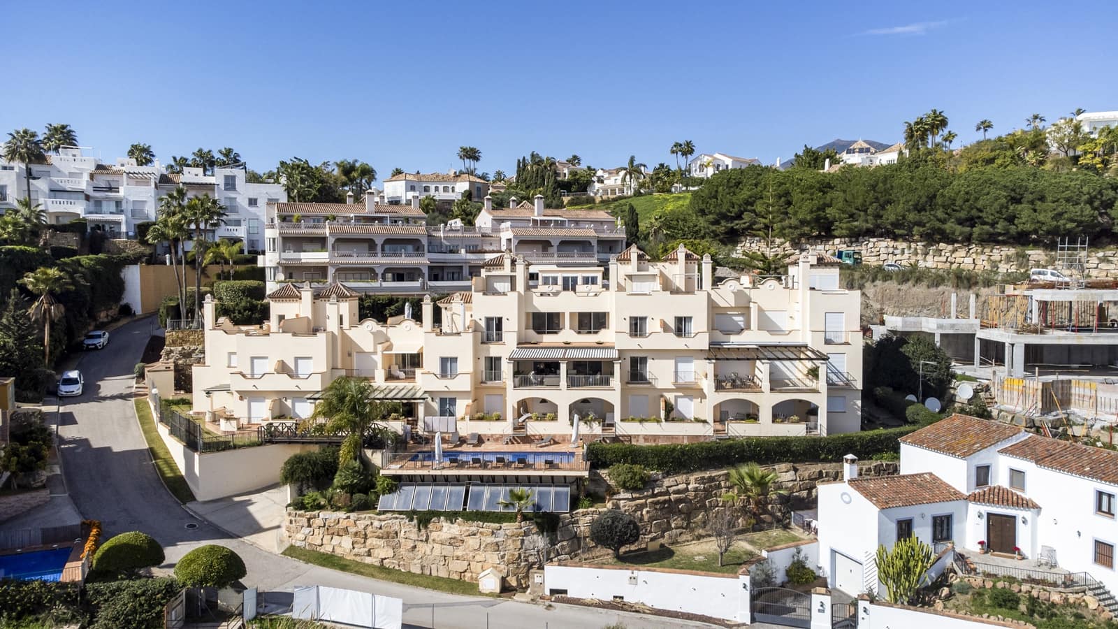4 quarto Penthouse para venda em Benahavis com piscina garagem - 2 650 000 € (Ref: 9669987)