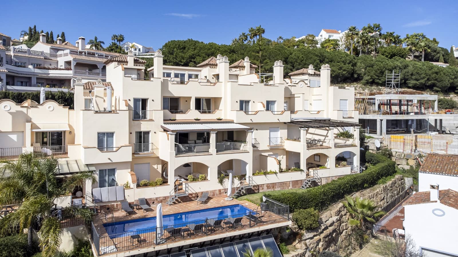 4 quarto Penthouse para venda em Benahavis com piscina garagem - 2 650 000 € (Ref: 9669987)