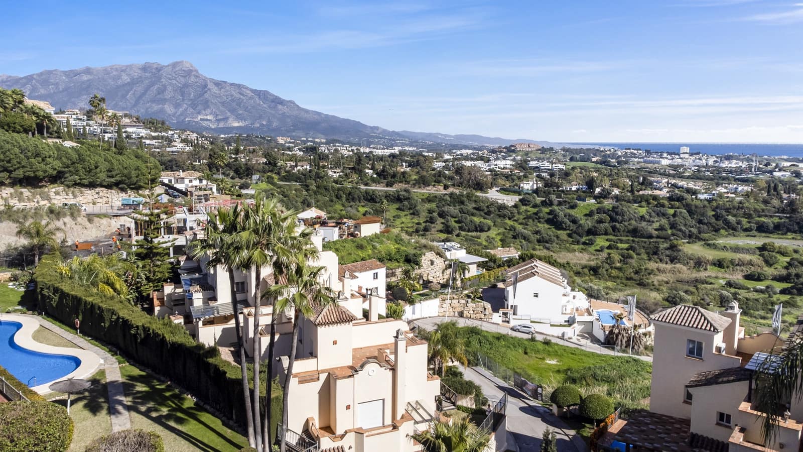 4 quarto Penthouse para venda em Benahavis com piscina garagem - 2 650 000 € (Ref: 9669987)
