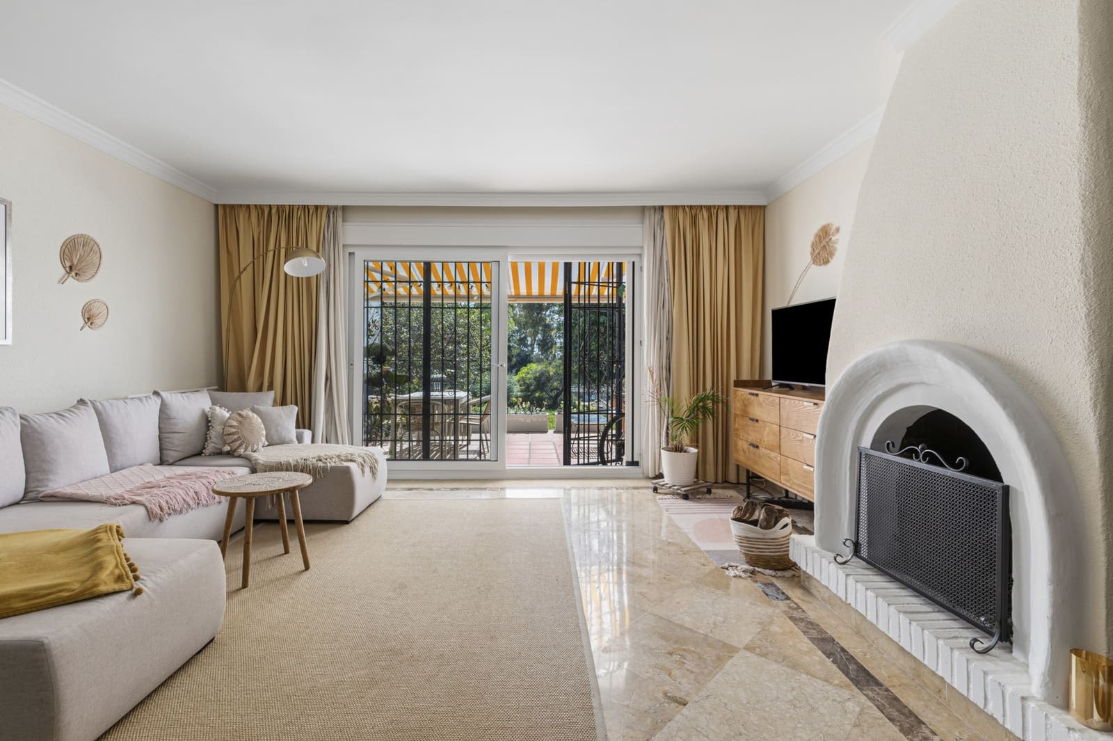 2 bedroom Townhouse for sale in New Golden Mile with pool garage - € 450,000 (Ref: 9714529)