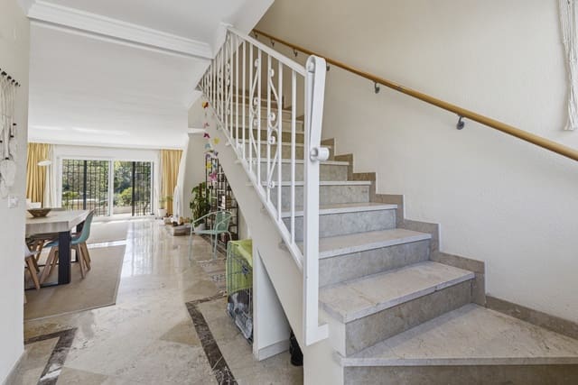 2 chambre Maison de Ville à vendre à Nueva Atalaya, Estepona avec piscine garage - 450 000 € (Ref: 9714529)