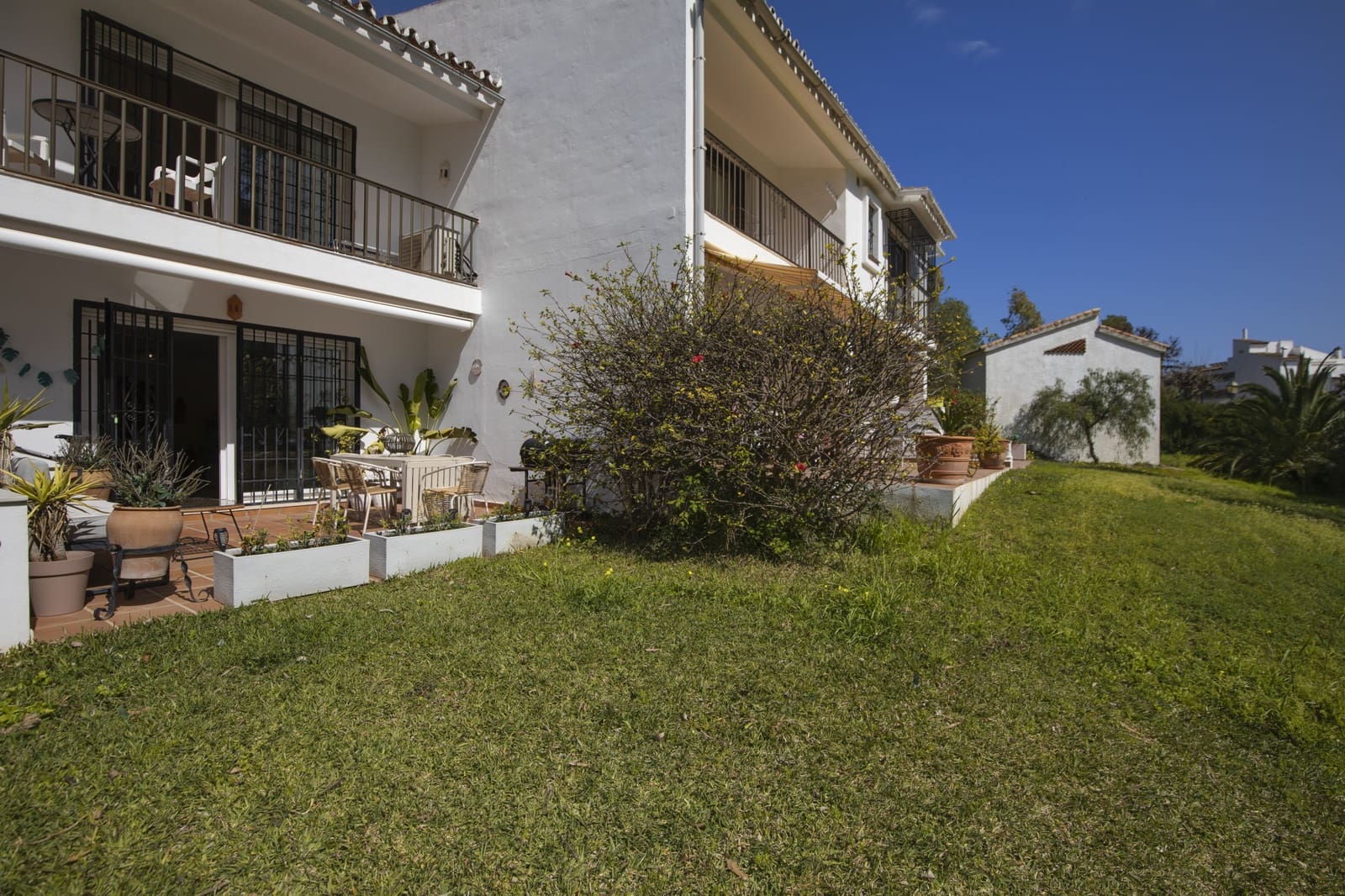2 bedroom Townhouse for sale in New Golden Mile with pool garage - € 450,000 (Ref: 9714529)