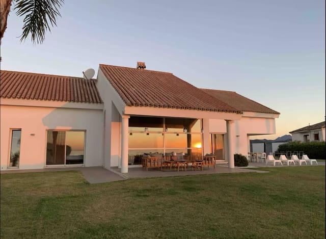 Chalet de 6 habitaciones en Manilva en venta con piscina garaje - 2.500.000 € (Ref: 9842695)