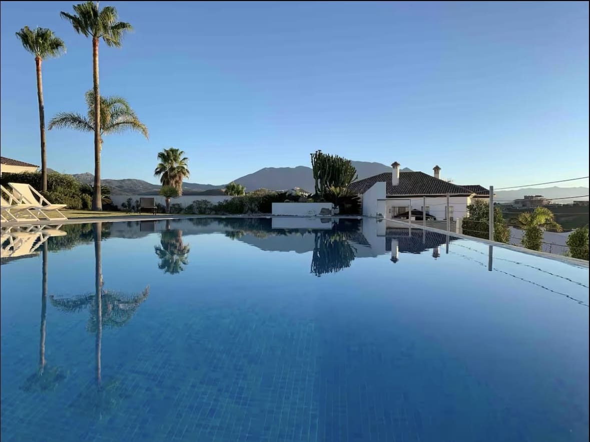 Chalet de 6 habitaciones en Manilva en venta con piscina garaje - 2.500.000 € (Ref: 9842695)